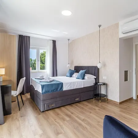 Renesansa By Interhome Milna (Brac)