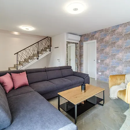 Renesansa By Interhome Nyaraló *