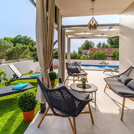 Renesansa By Interhome * Milna